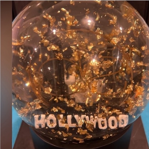 ⭐️SCOTT BARNES⭐️Festive Gold Snow Globe/NIB - Picture 4 of 6